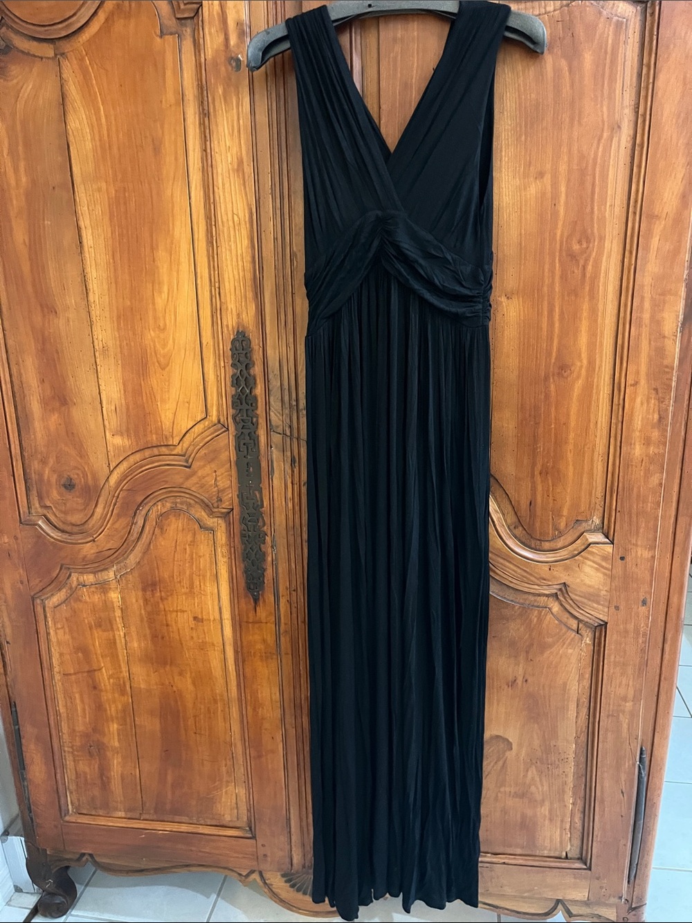 Sleeveless Black V-Neck Maxi Dress with Gathered Waist
